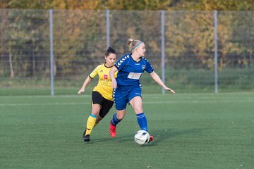 Bild 33 - F SSC Hagen Ahrensburg - SV Frisia 03 Risum-Lindholm : Ergebnis: 2:0